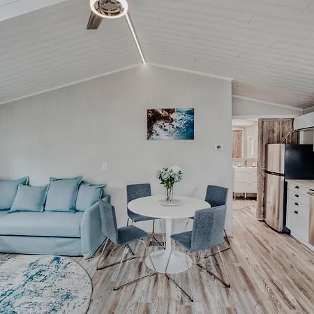 Modern & Cozy Stand-Alone Apartment - Perfect Stay